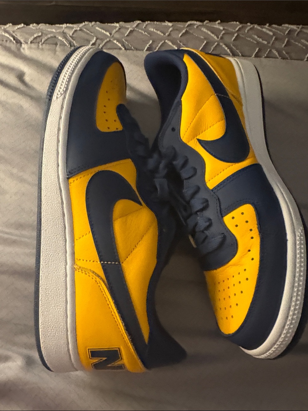 Nike Low-Top Sneakers in Yellow and Navy - Picture 4 of 4